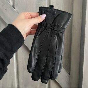 Women’s genuine‎ leather black gloves bow detail size M/L